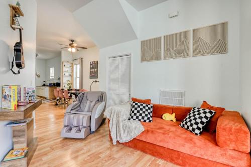 Metropolitan Apartment | Free Early Check-In or Late Check-Out - 4 King Beds - Sleeps 14 - Projectors - Starland - Massage Chair - Games
