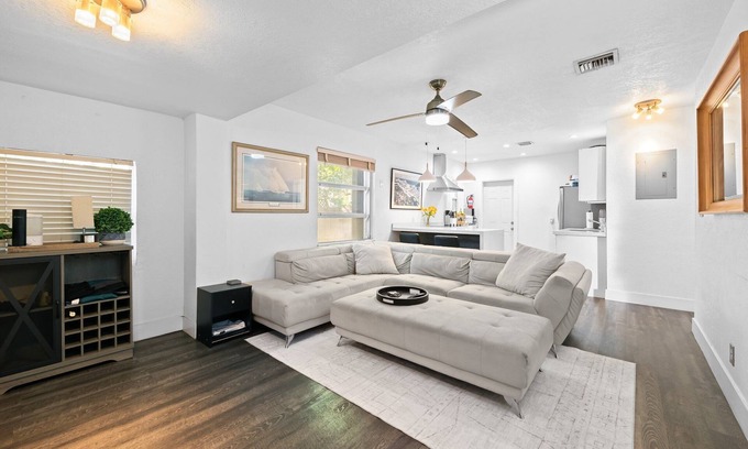 Croissant Park House | Free Parking Minutes from Downtown Las Olas