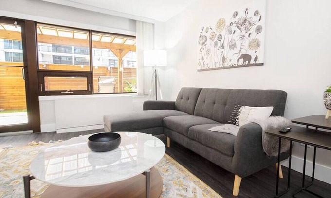 Downtown Winnipeg Apartment | Free Parking! One-bedroom suite w/ patio & laundry