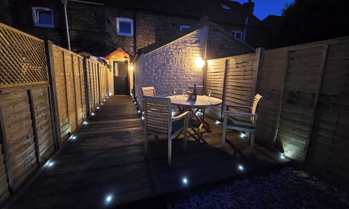Woodmansey Cottage | Free Parking, Outside Decking, fibre WiFi - Flanders Cottagenn