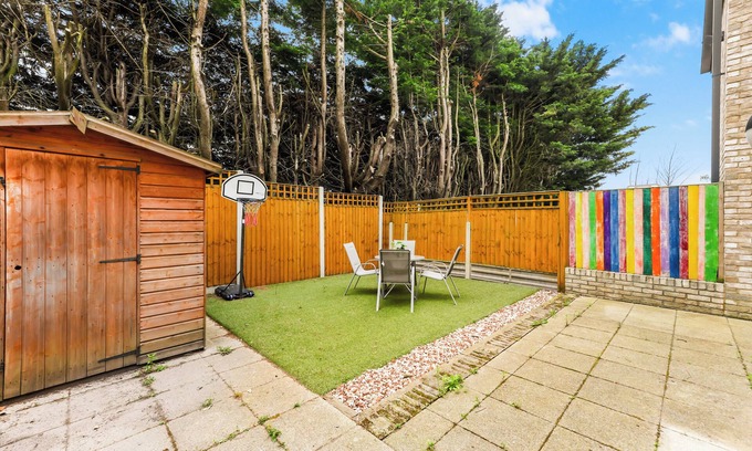 High Barnet House | *Free Parking* Sleeps 8 *Barnet* North London* With Large Garden