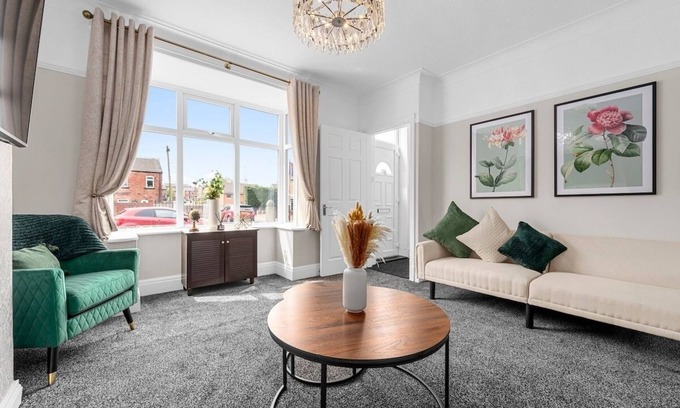 Wigan House | Free Parking | Stunning 3Bedroom Home In Wigan