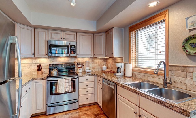 Warrior's Mark House | Free SkyCard Activities - Beautiful Townhome, Close To Town - Pine Creek Lodge
