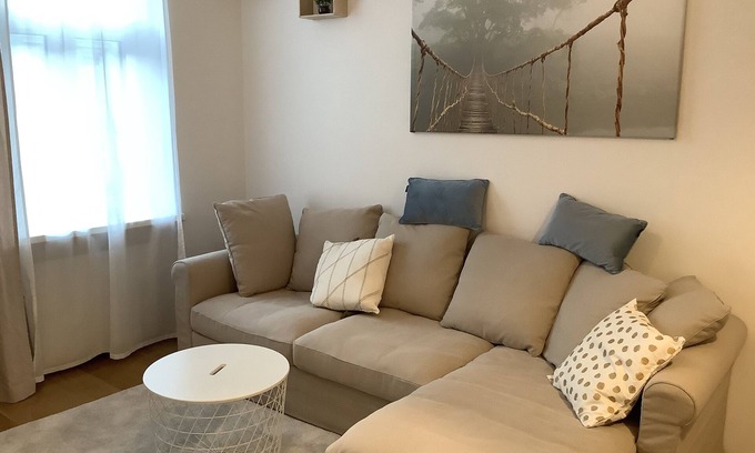 Rudolfsheim-Funfhaus Condo | Free WiFi Netflix; newly furnished; Contactless: Early Check In/Late Check Out!