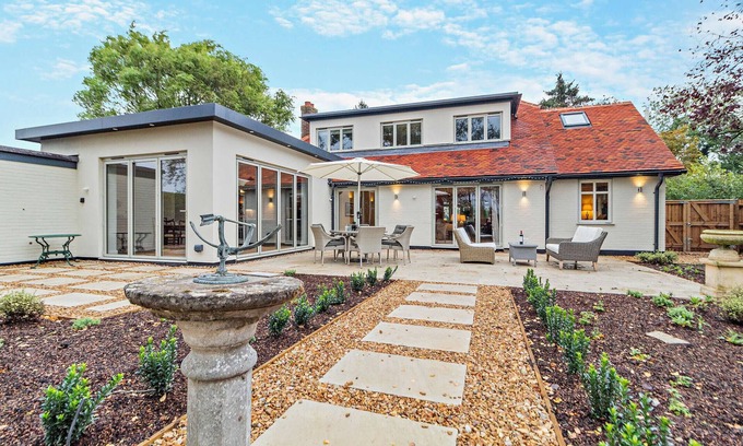 Bury St Edmunds House | Freiston Lodge - Three Bedroom House, Sleeps 6