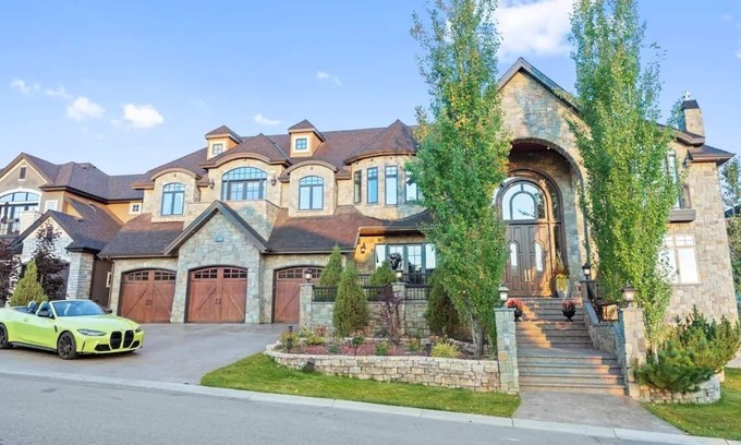 Springbank Hill House | French Château w/Swim Spa & Theatre: 11,700 sqft