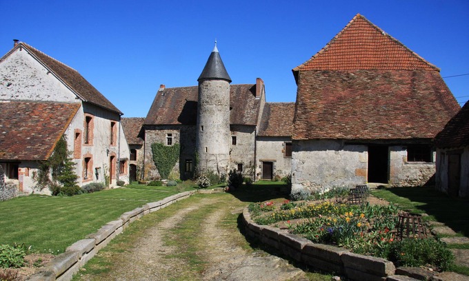 Brigueil-le-Chantre House | French Holiday Chateau with Luxury Pool set in Rural Beauty & Tranquility