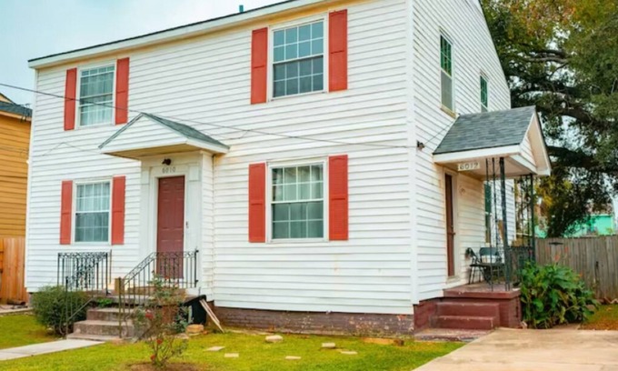 Milneburg House | French Quarter Oasis: Historic Charm