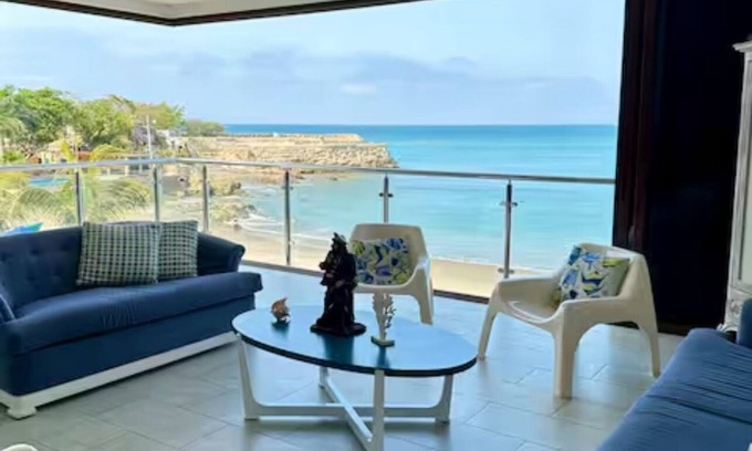 Ballenita House | Frente al mar en Punta Blanca, con acceso directo a la playa y 5 habitaciones