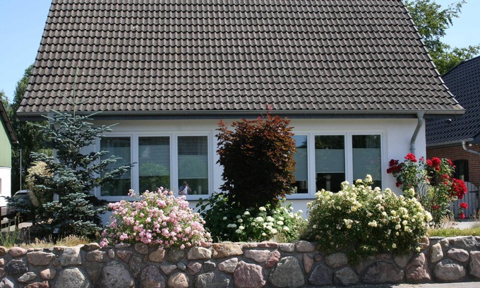 Eggebek House | Frey: Holiday home on two floors with terrace - Ferienhaus Frey