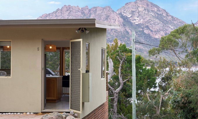 Coles Bay Apartment | Freycinet Sanctuary 5 - Freycinet Holiday Houses
