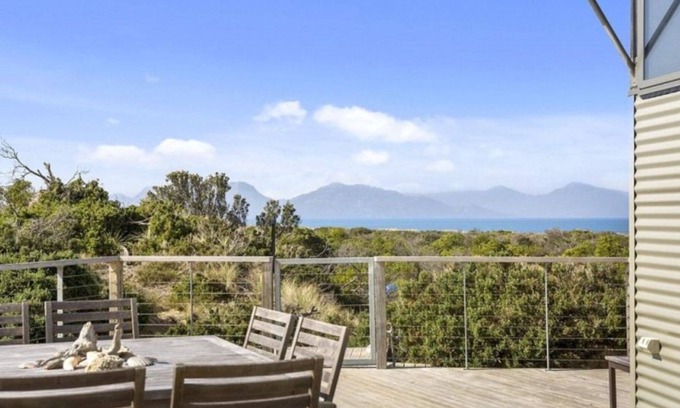 Dolphin Sands House | Freycinet Vista - Secluded beachside retreat