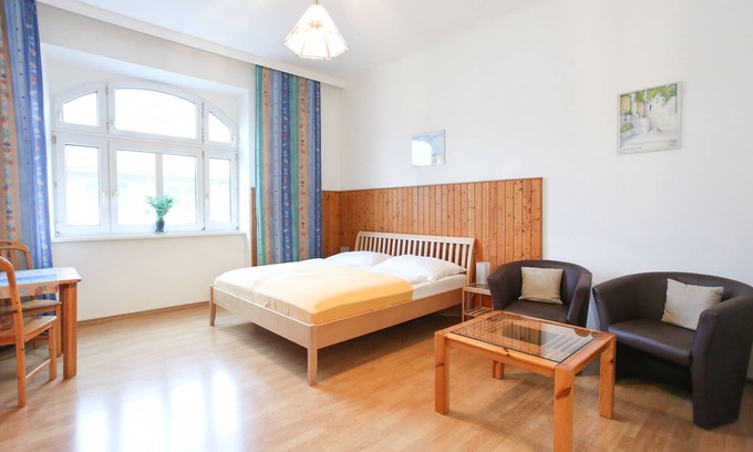 Ottakring Apartment | Friendly, affordable apartment for 2 in a quiet location