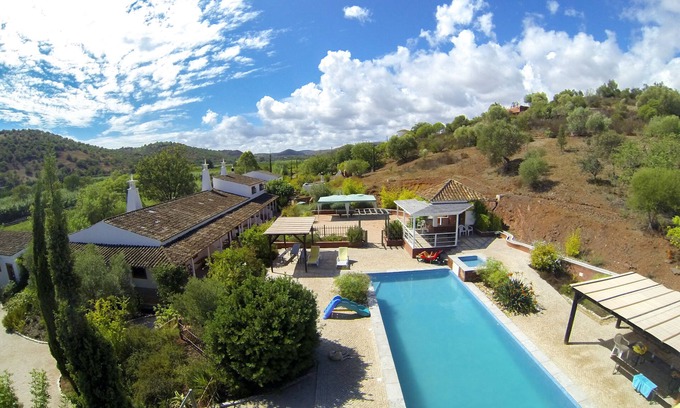 Tavira House | Friendly and spacious Guest house great for large groups, families and retreats.