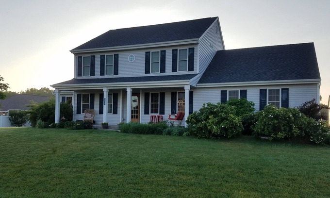 Neenah House | Friendly, Quiet Cul-de-sac - 18 Minutes from Oshkosh EAA Air Show Appleton ATW!