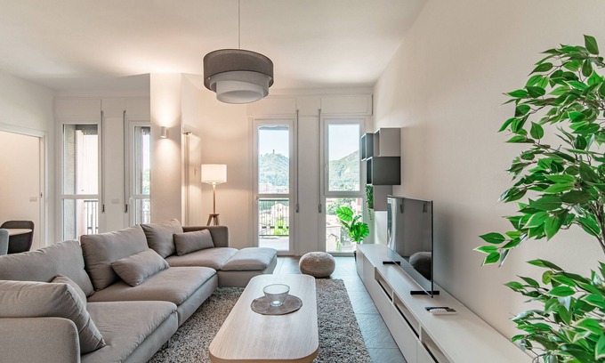 Como Apartment | Friends & Family Retreat