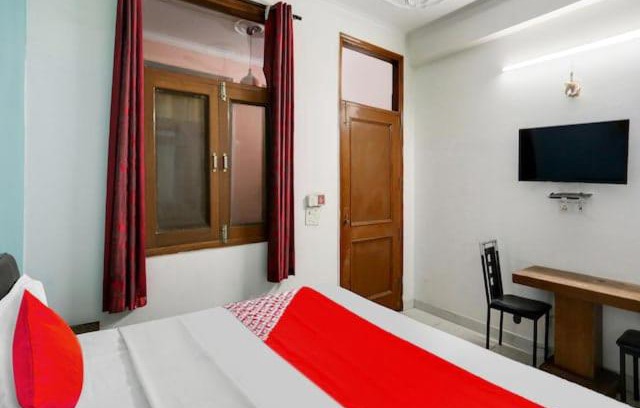 Baraula Hotel | Friends Home stay