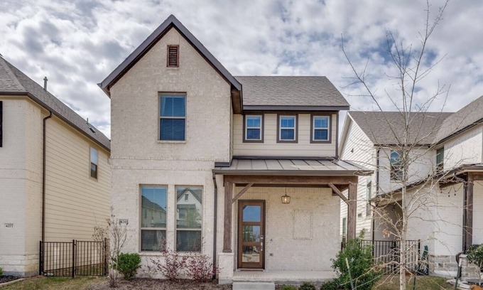 Frisco House | Frisco Park West Modern Charmer Kid & Pet Friendly Great Location