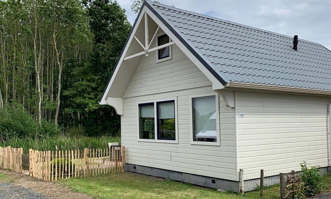 Tzummarum House | Frisian Countryside Stay near Sea