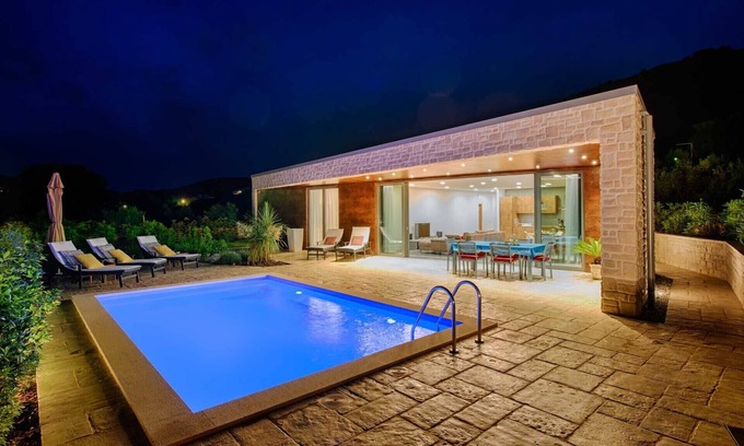 Zrnovo Villa | Frontline Korcula Villa | A Stones Throw to The Beach | Villa Korcula Bay View | Beautiful 3 Bedroom Villa