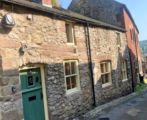 Wirksworth House | Fryers Cottage Wirksworth, a traditional yet stylish 2-bedroom Peak District cottage