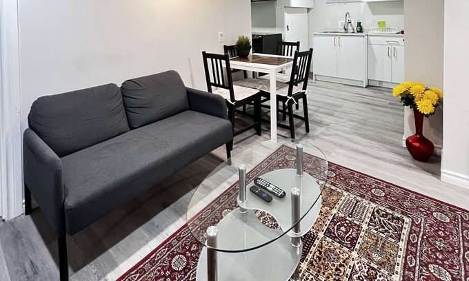 Newmarket House | Full FurnishednFreshly renovated cozy basementn5 minutes to Upper Canada Mall