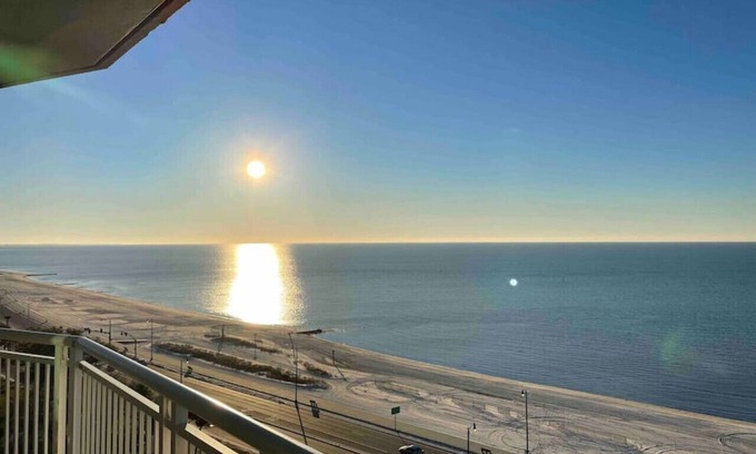 Gulfport Condo | Full Ocean View - Gulfport Getaway, 2 Bed/2 Bath