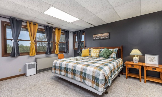 Apple River Cabin | Full Retreat 2 Motel Style Rooms l 4 beds