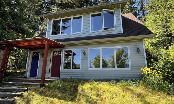 Balfour House | Full Suite | Lake View | Forest Retreat | Full Kitchen | Laundry