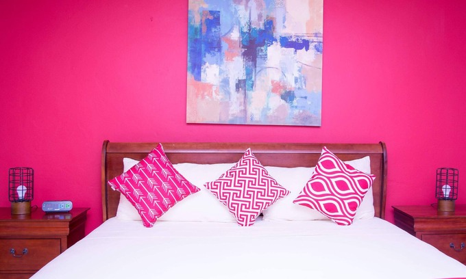 Molynes Gardens Apartment | Fully AC'ed, Quite Neighbor, Kingston Prime location, King Bed, Wifi, Cable,Gate