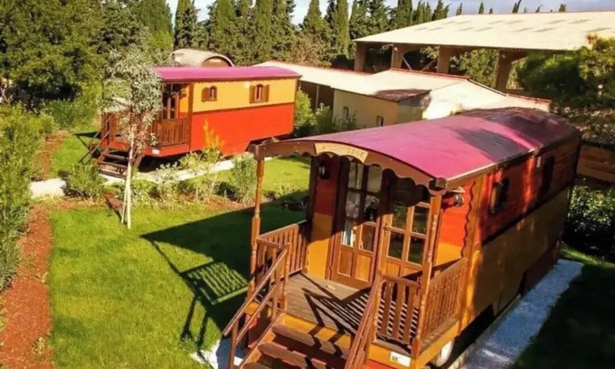 Saint-Thibery Ski Chalet | Fully-equipped caravan in the Languedoc countryside. Nature, calm.