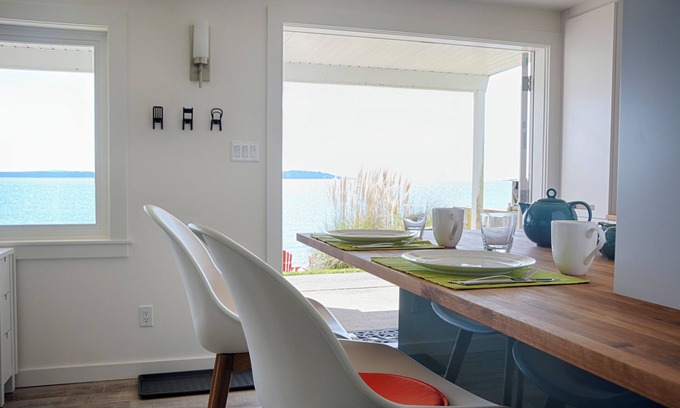 Sidney Apartment | Fully-equipped, comfortable, modern oceanfront suite right on the beach!