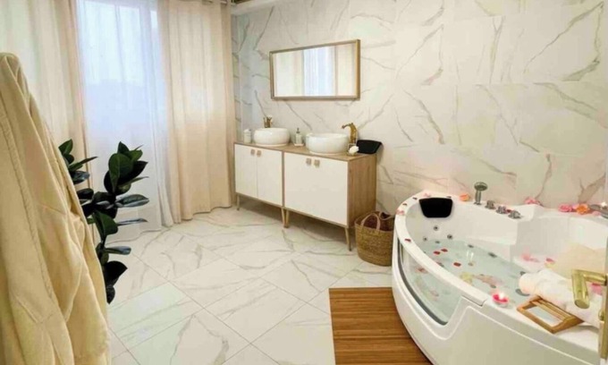 Gare Apartment | Fully equipped luxury apartment with jacuzzi and sauna 4 minutes from the beach