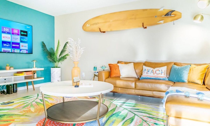 West Melbourne House | Fully Equipped Pool House- 5 mins from Downtown Melbourne