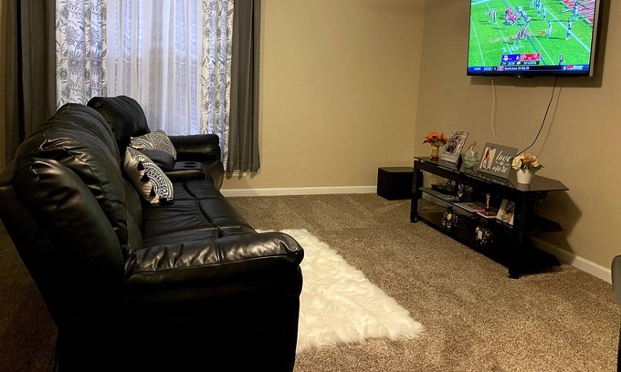 O'Fallon Condo | Fully Funished Condo convenient to St Louis and Scott AFB.