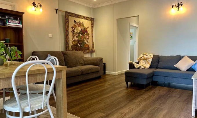 Hove Apartment | Fully furnished apartment in Hove, Stay Smart with kitchen, dining and bathroom