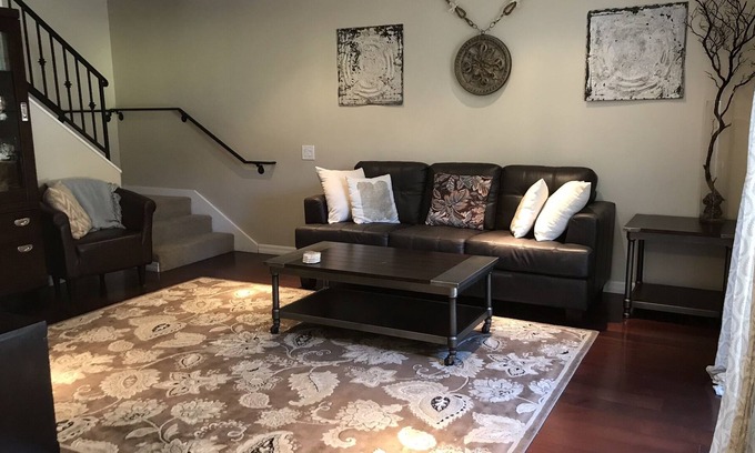 Clairemont House | Fully Furnished, beach close, close to freeways, hospitals, colleges!