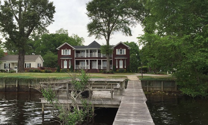 Lake Waccamaw House | Fully Furnished Upstairs, Equipped Kitchen, Private Pier, Generac Generator