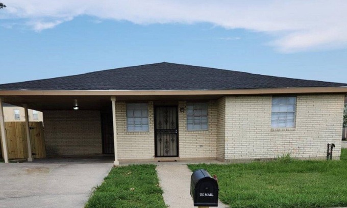 Little Woods House | Fully furnished with all the amenities of home centrally located