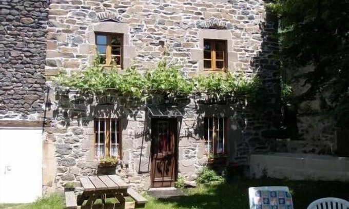 Chavaniac-Lafayette House | Fully renovated house (2003) with fenced et shaded courtyard 1km from stores