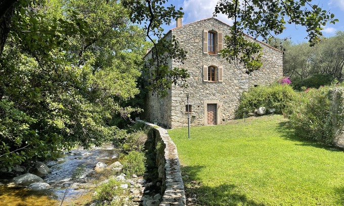 Lama House | Fully renovated 18th century mill for rent, 15min from the sea