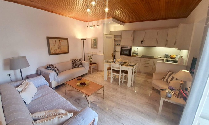 Hydra House | FULLY RENOVATED CHRISTIANA’s TRADITIONAL VILLA