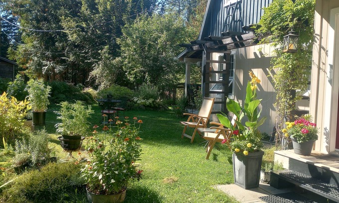 Fauquier Cottage | Fun Family & Hot Springs Rd trip @ the Lavender Cottage: Golf-Soak-Beach-Repeat!