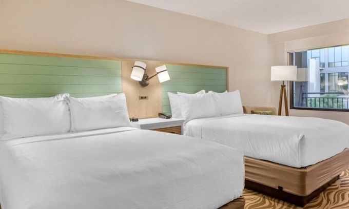 Lake Buena Vista Hotel | Fun-Filled Disney Vacation Haven! 2 Outdoor Pools, Shuttle to Disney Parks!