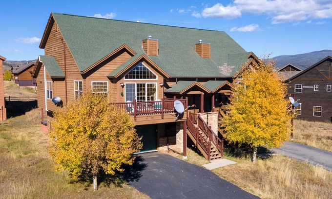 Pole Creek House | Fun pet friendly 4 bedroom hot tub and Air Conditioning