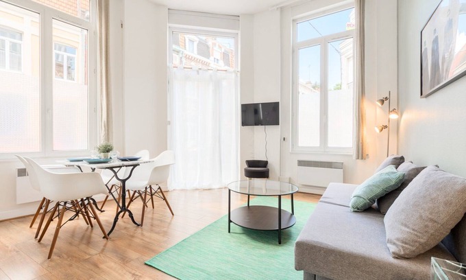 Saint-Maurice Pellevoisin Apartment | Functional flat close to the station
