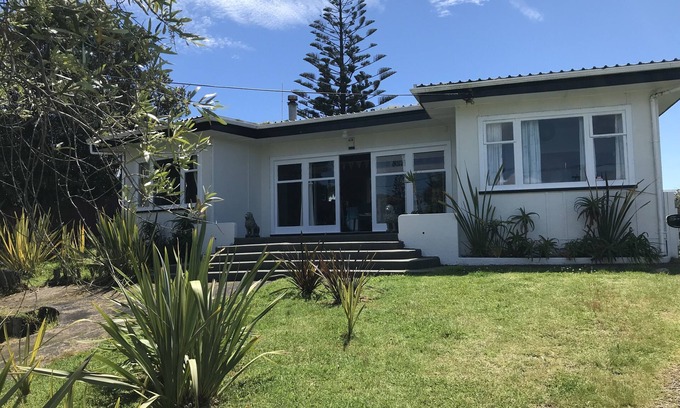 Otaki Beach House | Funky 50's beach house