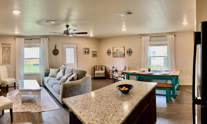 Copperas Cove Apartment | Furnished 3-bed- Townhome in the Hills Near Fort Cavazos