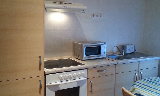 Odenkirchen-Mitte Condo | Furnished apartment 1-4 people