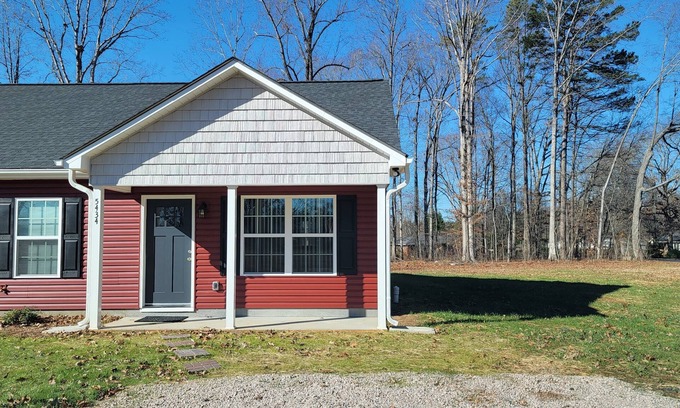 Salisbury Apartment | FURNISHED Corporate Apartment - 5 min to I85 and Hwy 29. Travelers Haven